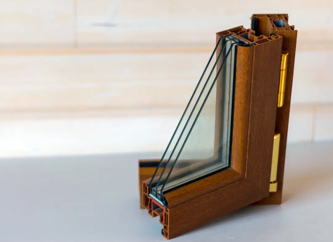 Installation de fenêtre en bois sur mesure Revel